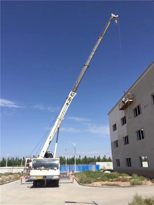 琼海市“轻装强干”—— 吊车的 “轻量化臂架” 技术